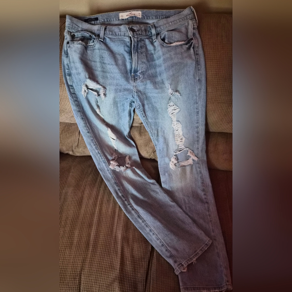 Hollister Men's Light Blue Distressed Straight Leg Jeans
